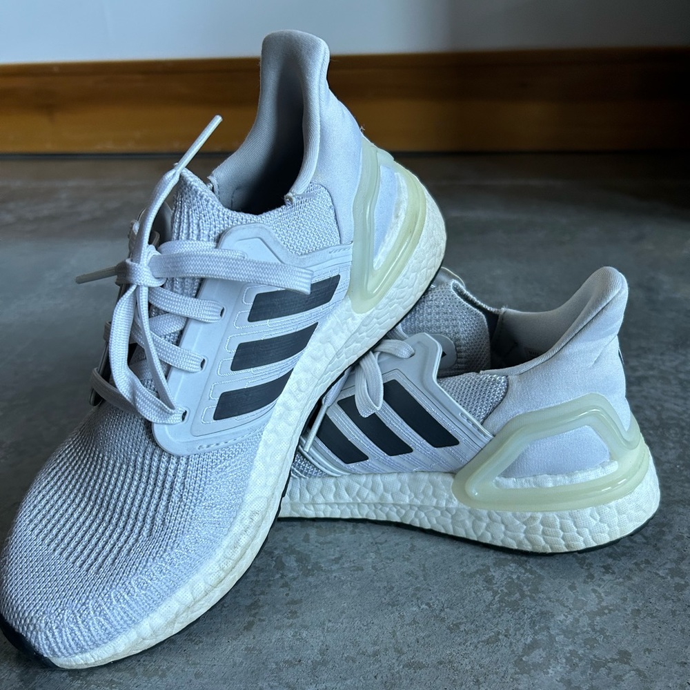 adidas Women’s Ultraboost DNA Sneaker - Size 7.5